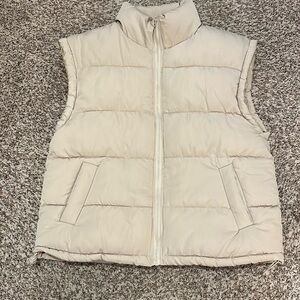 NWT beige cream New In puffer vest sz L
